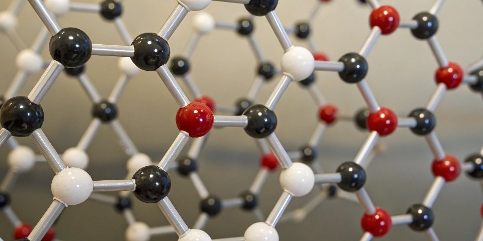 Crystal lattice structure highlighting hydroxide groups in aluminum hydroxide.