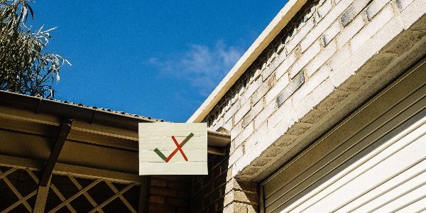 Choosing Safe, Halogen-Free Fire Retardant Chemicals A comparison chart showing a green checkmark next to ATH and a red X next to a molecule with Bromine (Br)