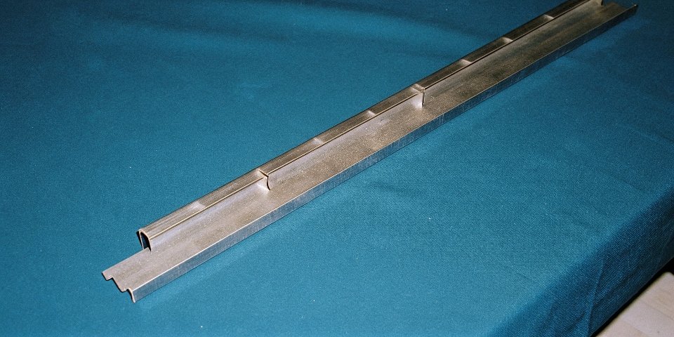 A magnified cross-section view of a piece of aluminum, showing a thin protective oxide layer on the surface