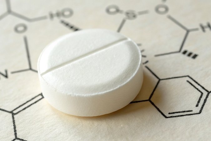alt with keywords: A chewable antacid tablet with the chemical formula Al(OH)3 superimposed over it