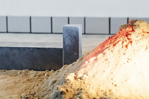 alt with keywords: The stark contrast between a solid aluminum bar and a burning pile of aluminum powder