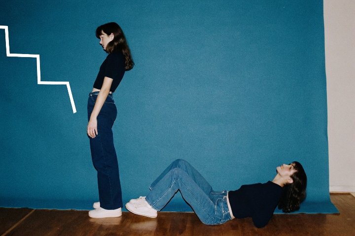 A diagram showing how an antacid neutralizes stomach acid