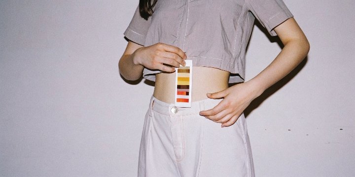 A pH scale showing the safe zone for the stomach