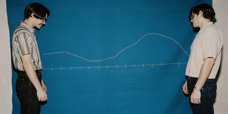 A temperature graph comparing the decomposition curves of ATH and MDH, showing MDH is stable at higher temperatures