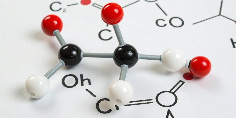 Chemical Structure of Al(OH)₃ A simple diagram showing the Al(OH)₃ molecule with labels pointing out the "Aluminum" and "Hydroxide" parts.